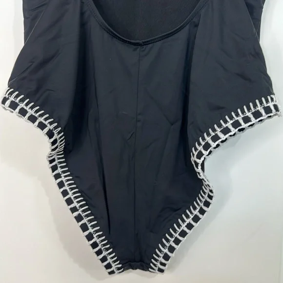 Gianni Bini EUC Swimsuit Black with White Trim Low Back Size Medium - Picture 15 of 16